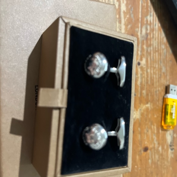 Brand new man’s Burberry London England - Picture 2 of 4